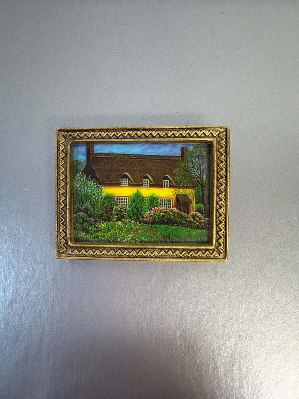 Vintage‎ Gold Tone Miniature Anne Hathaway's Cottage Garden Brooch Pin